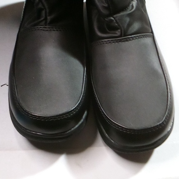 Totes Womens Insulated Fur Black Boots Side Zipper Zip Bottom Accents NWT Size 9 - Picture 8 of 10